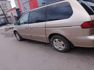 Honda Odyssey 2002 Gold
