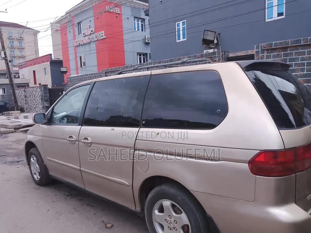 Honda Odyssey 2002 Gold