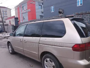 Honda Odyssey 2002 Gold