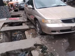 Honda Odyssey 2002 Gold