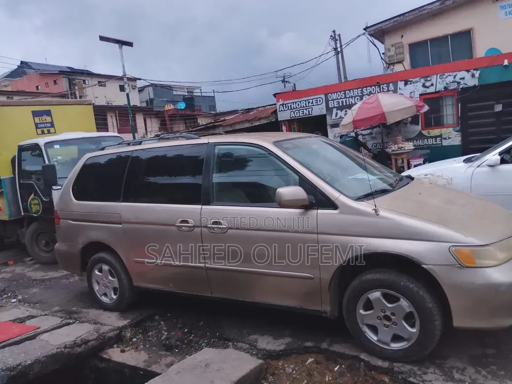 Honda Odyssey 2002 Gold