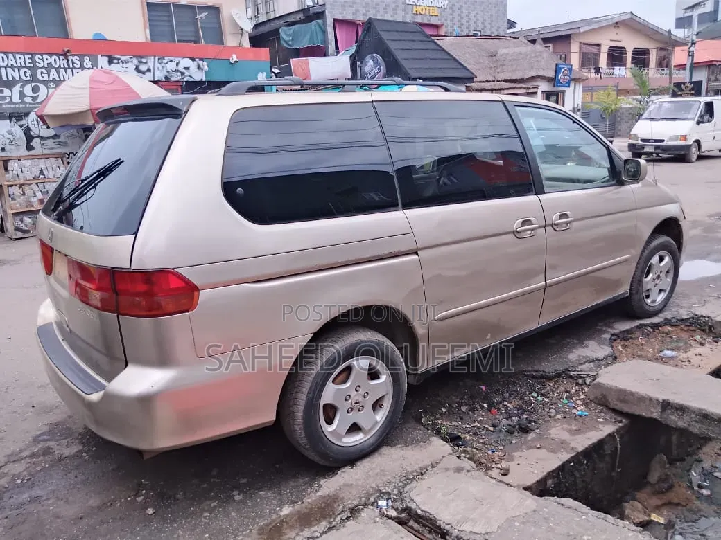 Honda Odyssey 2002 Gold