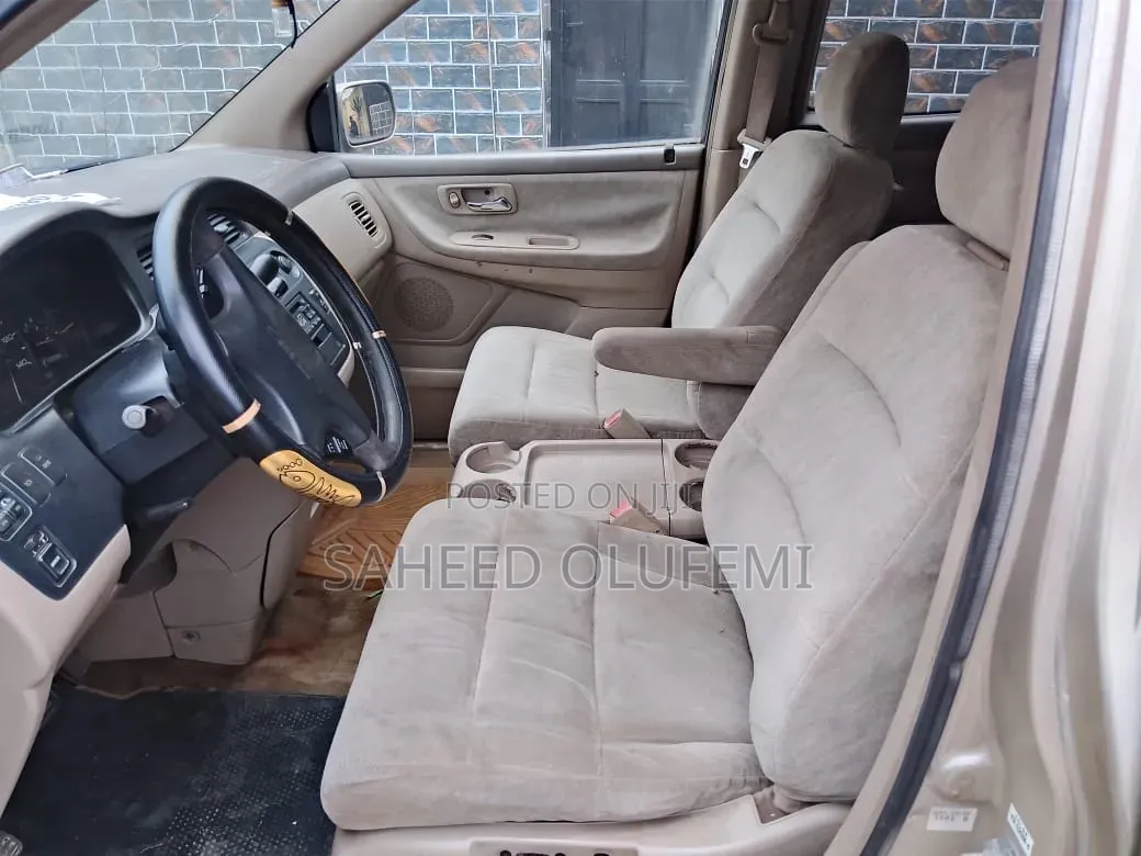 Honda Odyssey 2002 Gold