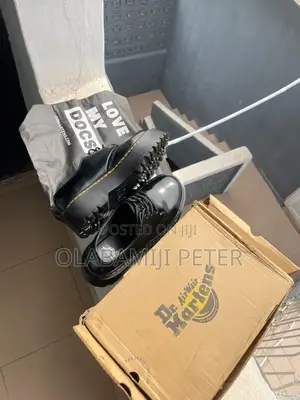 Dr Marten Shoe