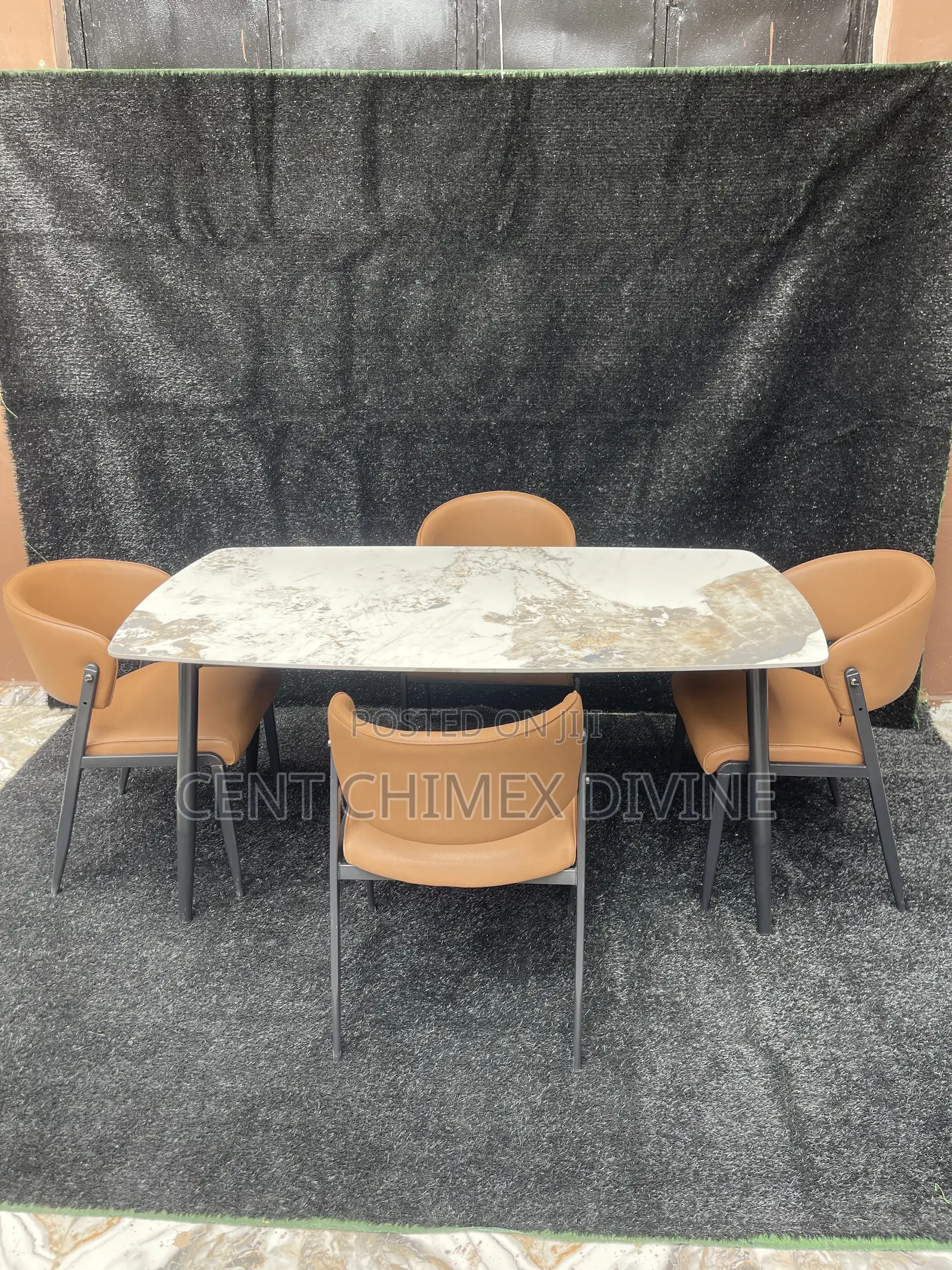 Ergonomic 4 Seater Dinning Set