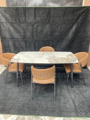 Ergonomic 4 Seater Dinning Set
