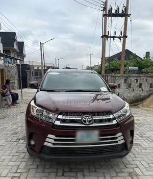 Toyota Highlander XLE 2019 Burgundy