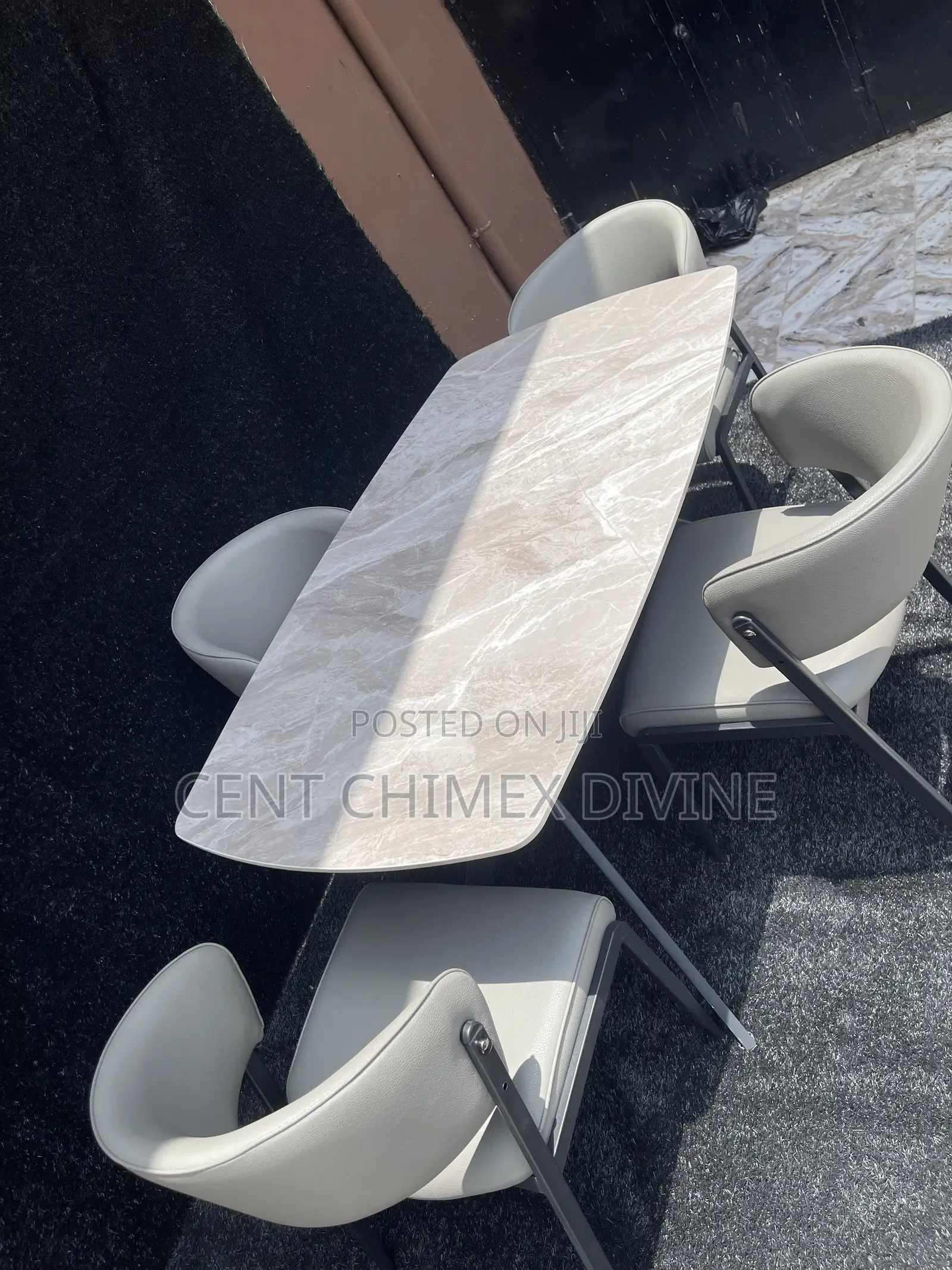 Exquisite Quality 4 Seater