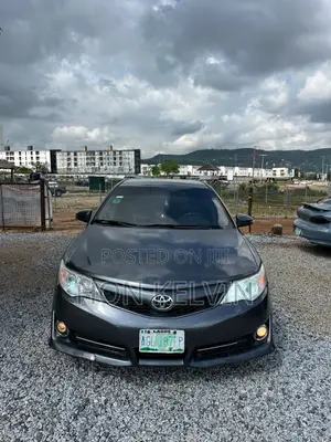 Toyota Camry SE 4dr Sedan (2.5L 4cyl 6A) 2013 Gray