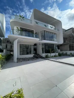 5bdrm Duplex in Osapa london for sale