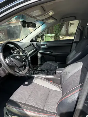 Toyota Camry SE 4dr Sedan (2.5L 4cyl 6A) 2016
