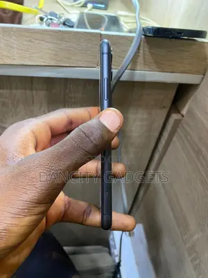 Apple iPhone 11 64 GB Black