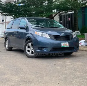 Toyota Sienna 2013 Blue