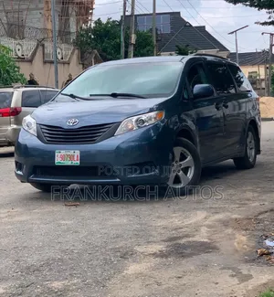 Toyota Sienna 2013 Blue