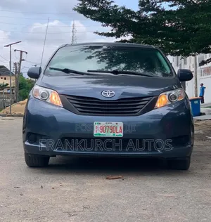 Toyota Sienna 2013 Blue