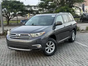 Toyota Highlander SE 2012 Gray