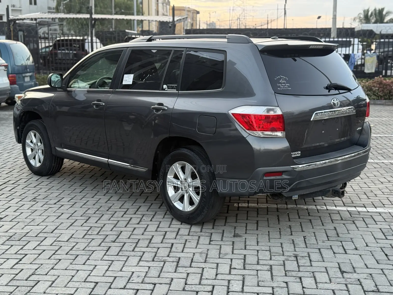 Toyota Highlander SE 2012 Gray