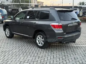 Toyota Highlander SE 2012 Gray