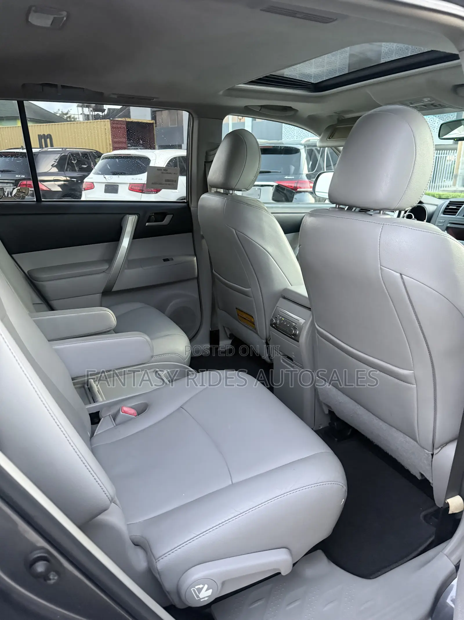 Toyota Highlander SE 2012 Gray