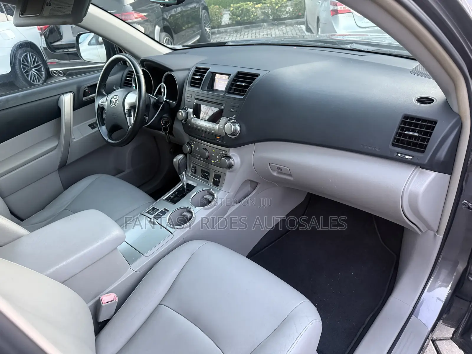 Toyota Highlander SE 2012 Gray