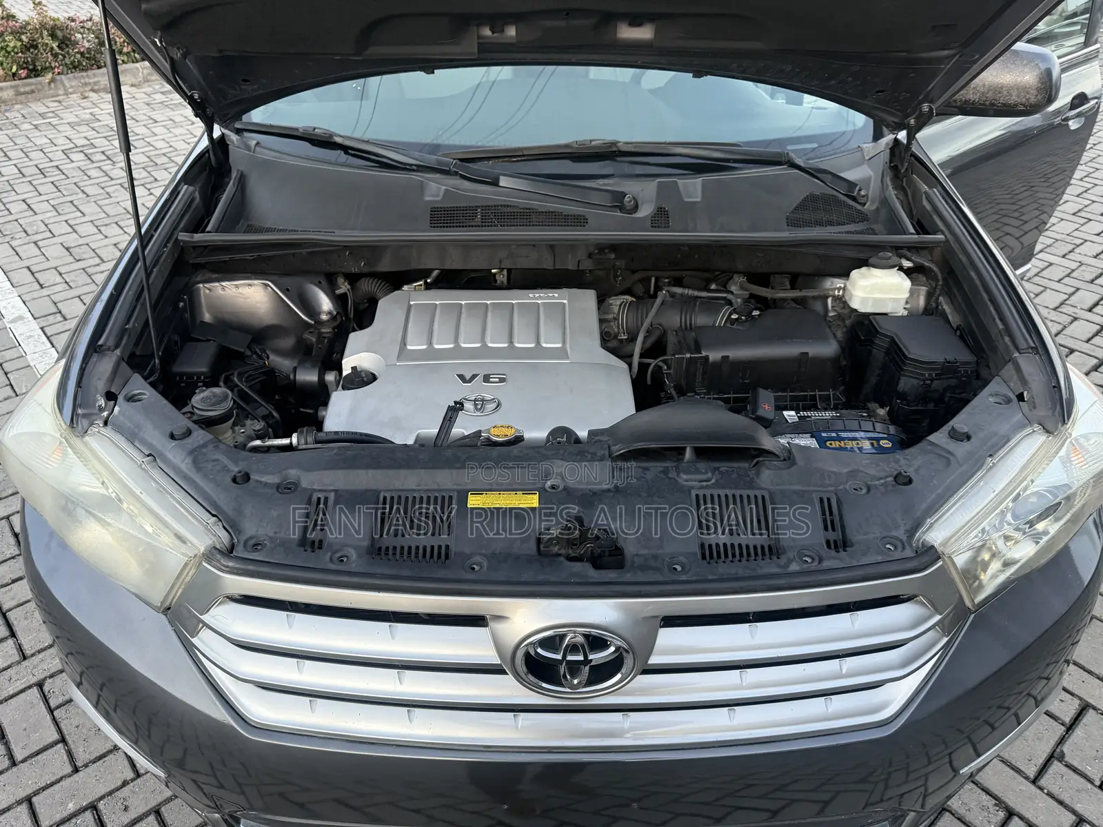 Toyota Highlander SE 2012 Gray