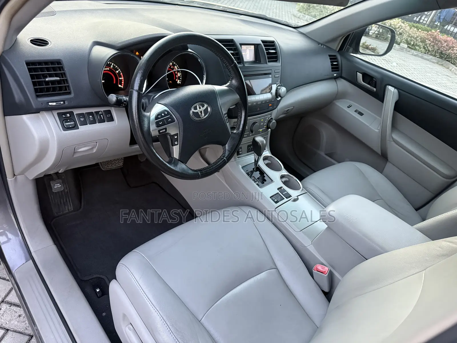 Toyota Highlander SE 2012 Gray
