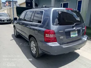 Toyota Highlander Base FWD 2004 Blue