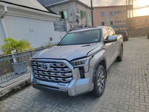 Toyota Tundra 2025 Silver