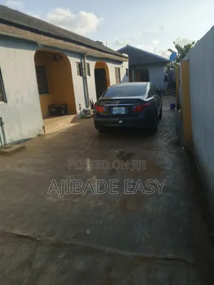 8bdrm Block of Flats in Ayobo for sale