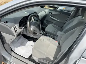 Toyota Corolla LE 4dr Sedan (1.8L 4 cyl 4A) 2009 Silver