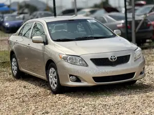 Toyota Corolla LE 4dr Sedan (1.8L 4cyl 4A) 2010 Gold