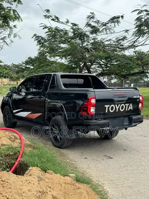 Toyota Hilux 2023 Black
