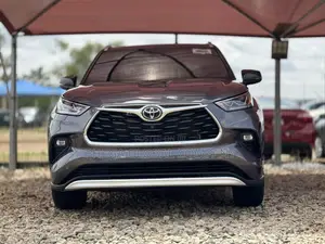 Toyota Highlander Platinum AWD 2023 Gray