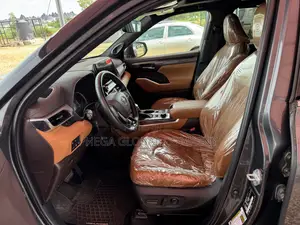 Toyota Highlander Platinum AWD 2023 Gray