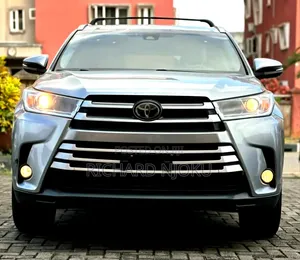 Toyota Highlander XLE 4x4 V6 (3.5L 6cyl 8A) 2018 Blue