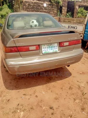 Toyota Camry LE 4dr Sedan (2.4L 4cyl 5M) 2002 Gold