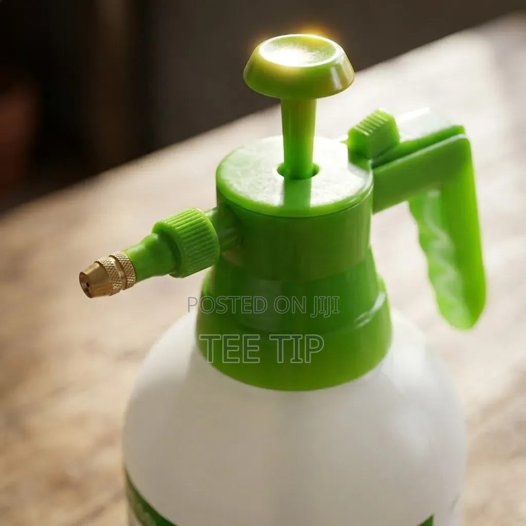 Hand-Held Pressure Sprayer (2L)