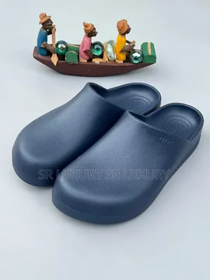 Crocs — Premium Quality
