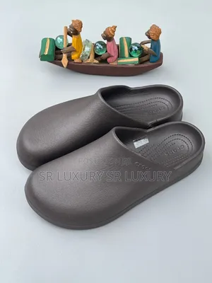 Crocs — Premium Quality