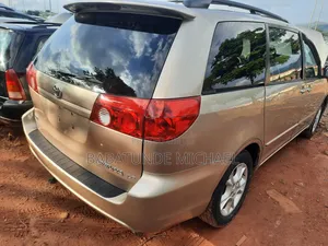 Toyota Sienna 2006 Gold