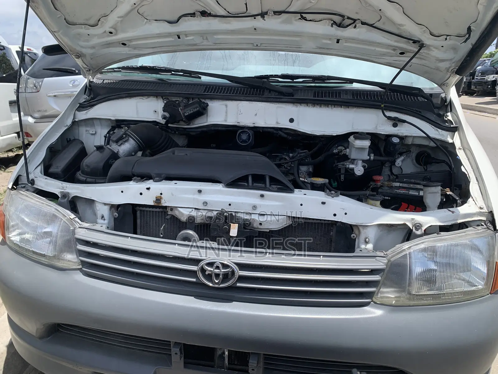 Toyota HiAce 2004 White