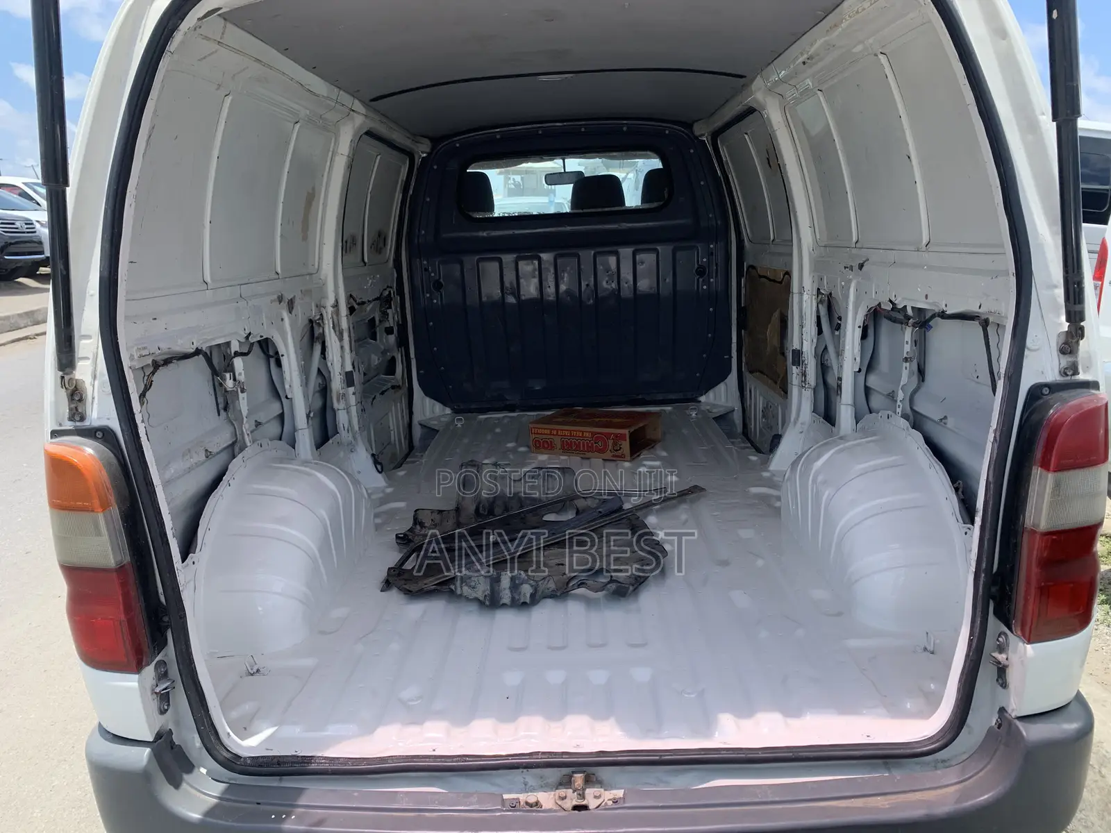 Toyota HiAce 2004 White
