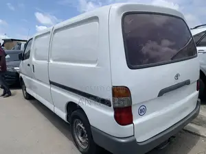 Toyota HiAce 2004 White