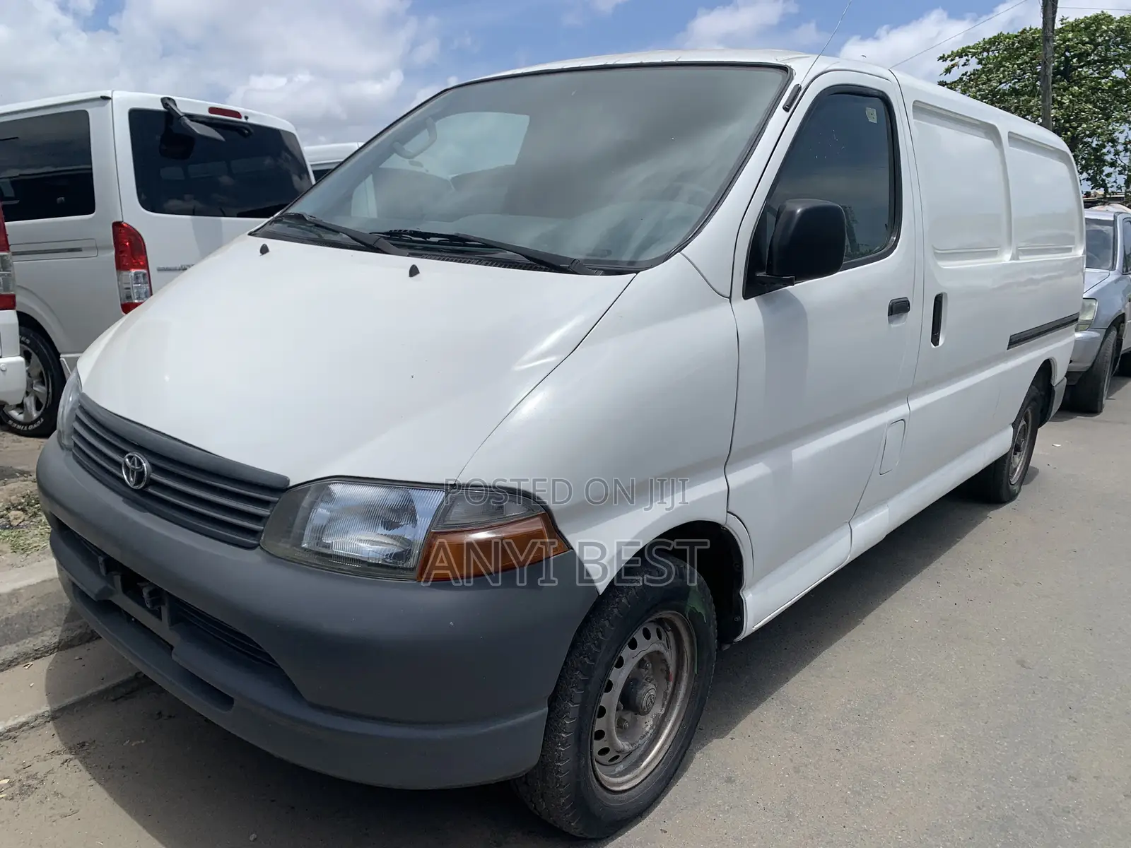 Toyota HiAce 2004 White