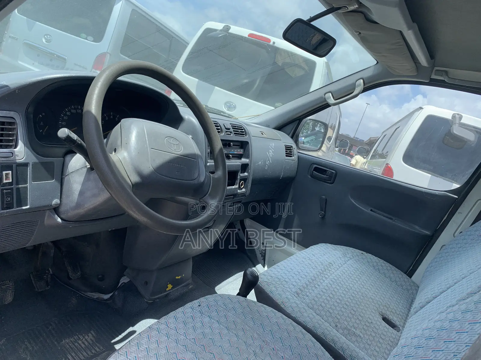 Toyota HiAce 2004 White