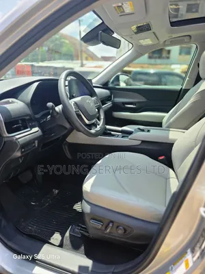 Toyota Grand Highlander XLE AWD 2024 Silver