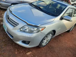 Toyota Corolla 2010 Silver