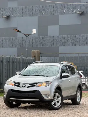 Toyota RAV4 XLE 4dr SUV (2.5L 4cyl 6A) 2014 Silver