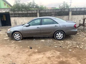 Toyota Camry LE 4dr Sedan (2.4L 4cyl 4A) 2004 Ivory