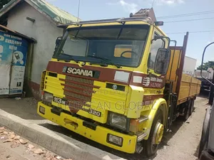 Scania 113 Pickup Truck 10 Tyres (Foreign Used) With 8 Tons Hiab Crane